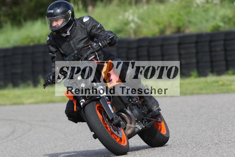 /Archiv-2025/10 23.04.2025 Cornu Master School ADR/gruen-vert/30